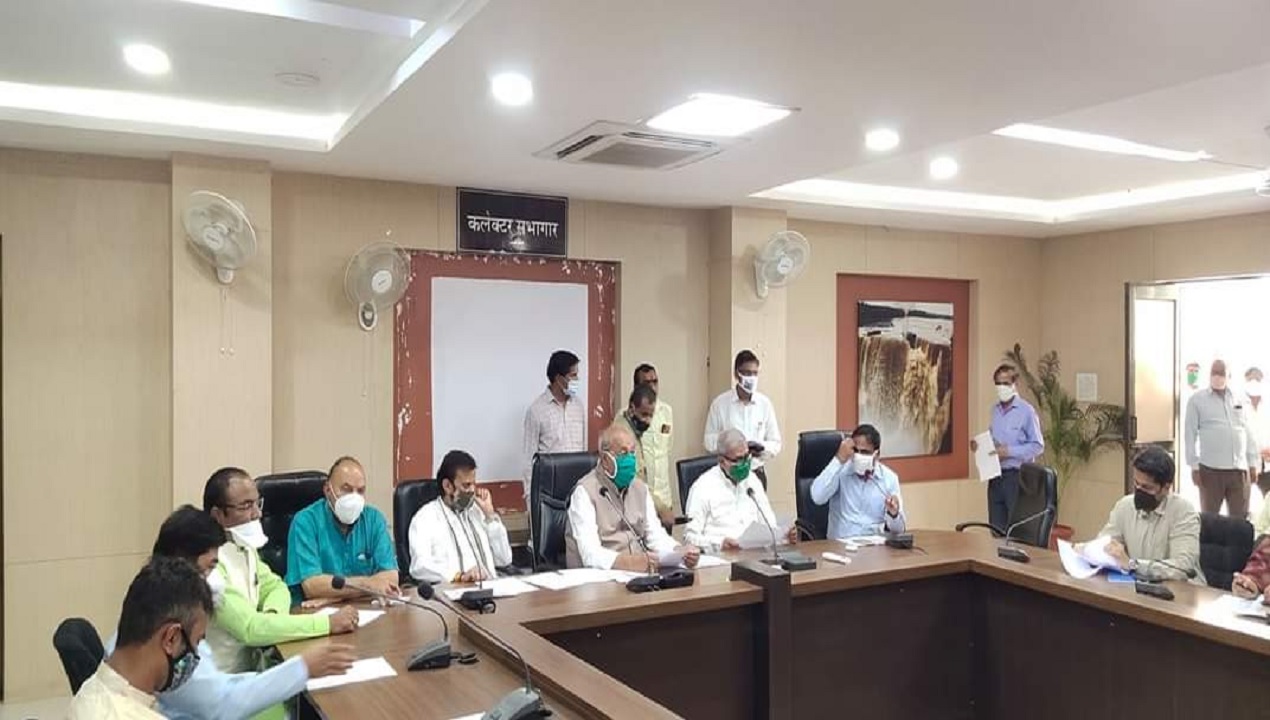 REWA : जिले में 11 दिन का कोरोना कर्फ्यू, विवाह में कुल 40 होगे शामिल, किराना की होगी होम डिलेवरी REWA : जिले में 11 दिन का कोरोना कर्फ्यू, विवाह में कुल 40 होगे शामिल, किराना की होगी होम डिलेवरी